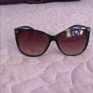 Oscar De La Renta Sunglasses - Hunter Green